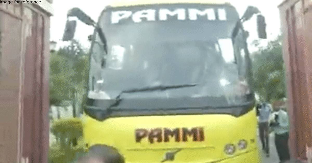 Jharkhand political crisis: Buses carrying MLAs seen leaving CM Soren's residence